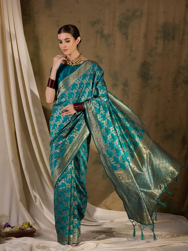 Green_Art_Silk_Woven_Banarasi_Saree_With_Unstitched_Blouse_For_Women