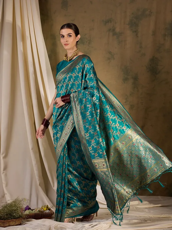 Green_Art_Silk_Woven_Banarasi_Saree_With_Unstitched_Blouse_For_Women