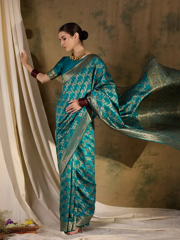 Green_Art_Silk_Woven_Banarasi_Saree_With_Unstitched_Blouse_For_Women