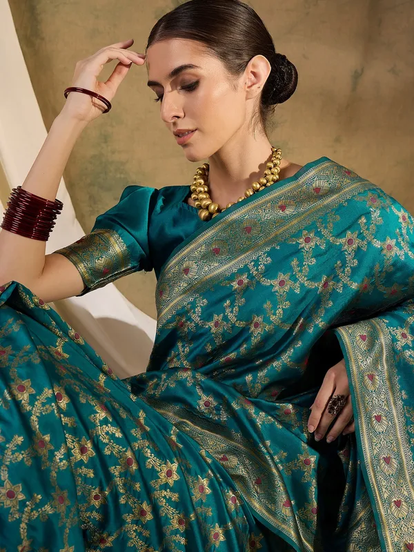 Green_Art_Silk_Woven_Banarasi_Saree_With_Unstitched_Blouse_For_Women