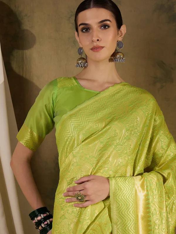 Green_Art_Silk_Woven_Banarasi_Saree_With_Unstitched_Blouse_For_Women