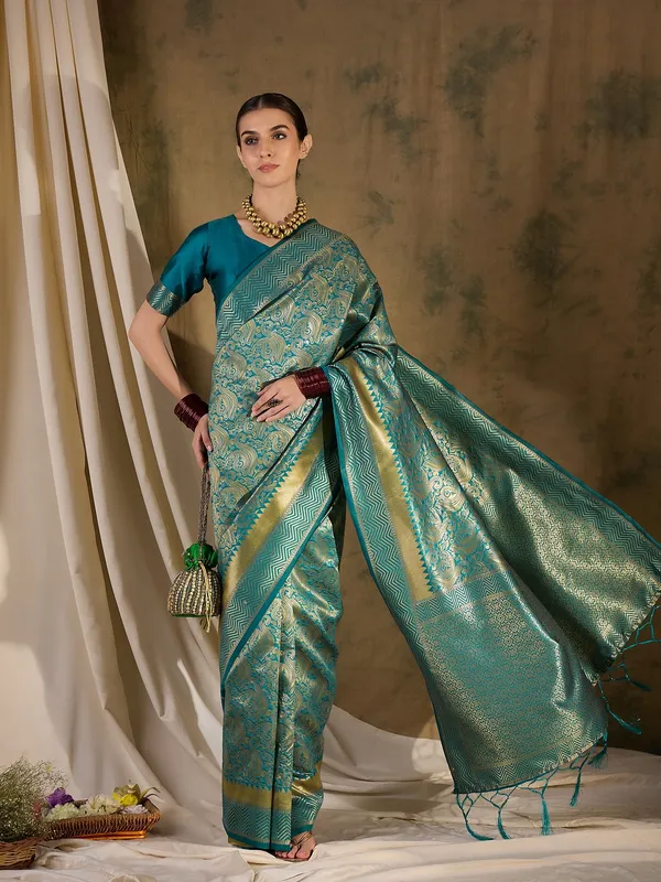 Green_Art_Silk_Woven_Banarasi_Saree_With_Unstitched_Blouse_For_Women