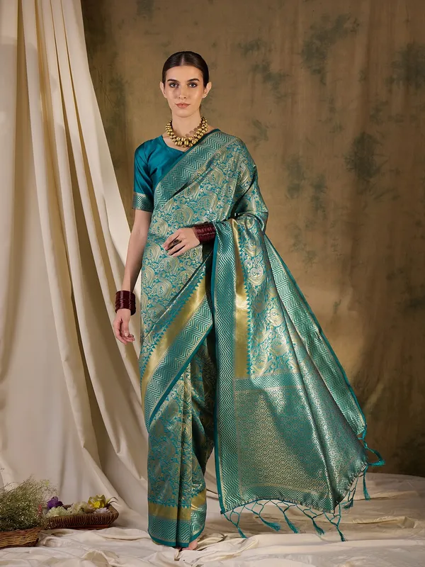 Green_Art_Silk_Woven_Banarasi_Saree_With_Unstitched_Blouse_For_Women