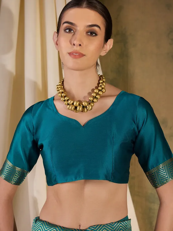 Green_Art_Silk_Woven_Banarasi_Saree_With_Unstitched_Blouse_For_Women