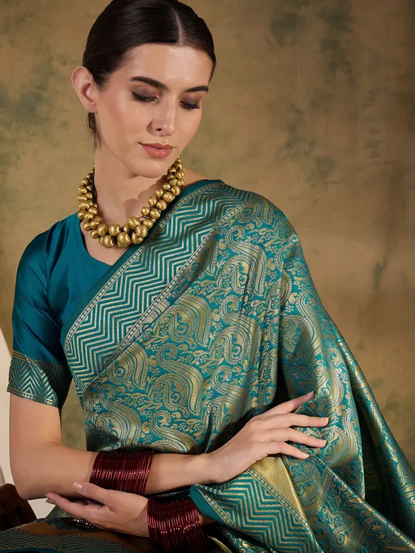 Green_Art_Silk_Woven_Banarasi_Saree_With_Unstitched_Blouse_For_Women