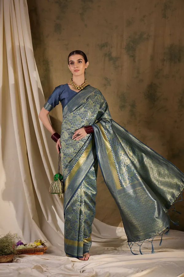 Grey_Art_Silk_Woven_Banarasi_Saree_With_Unstitched_Blouse_For_Women