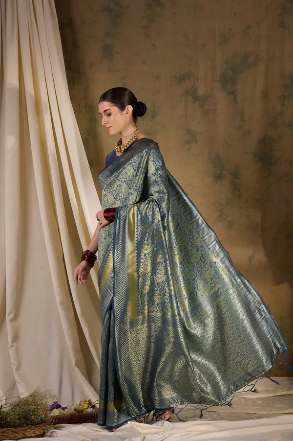 Grey_Art_Silk_Woven_Banarasi_Saree_With_Unstitched_Blouse_For_Women