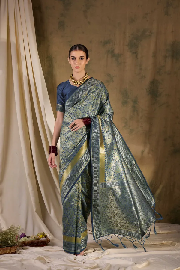 Grey_Art_Silk_Woven_Banarasi_Saree_With_Unstitched_Blouse_For_Women