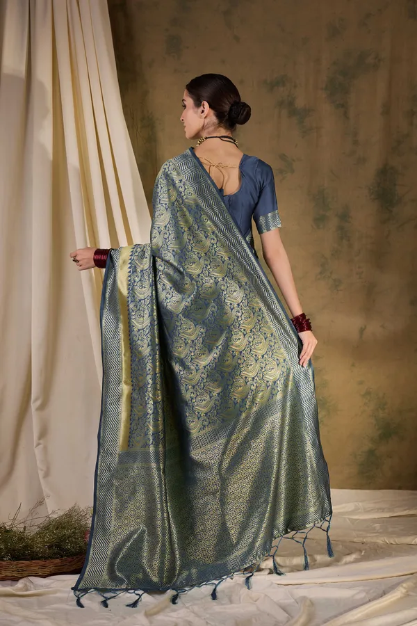 Grey_Art_Silk_Woven_Banarasi_Saree_With_Unstitched_Blouse_For_Women
