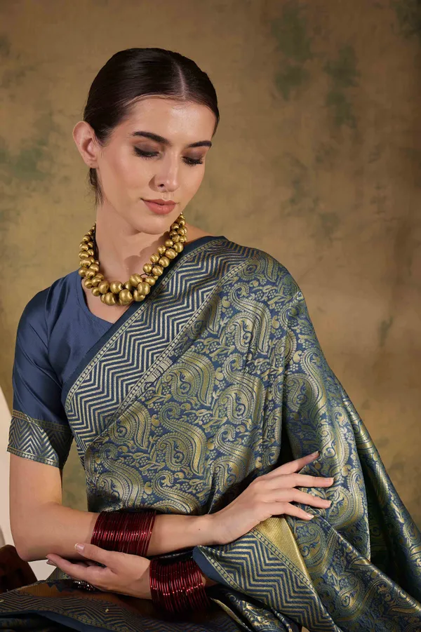Grey_Art_Silk_Woven_Banarasi_Saree_With_Unstitched_Blouse_For_Women