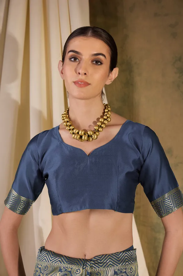 Grey_Art_Silk_Woven_Banarasi_Saree_With_Unstitched_Blouse_For_Women
