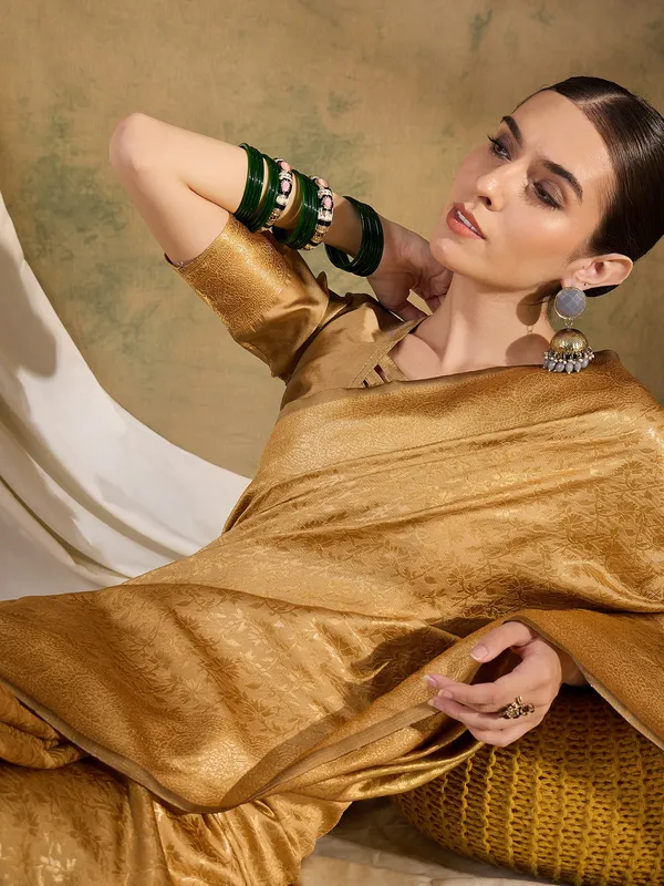 Gold_Art_Silk_Woven_Banarasi_Saree_With_Unstitched_Blouse_For_Women