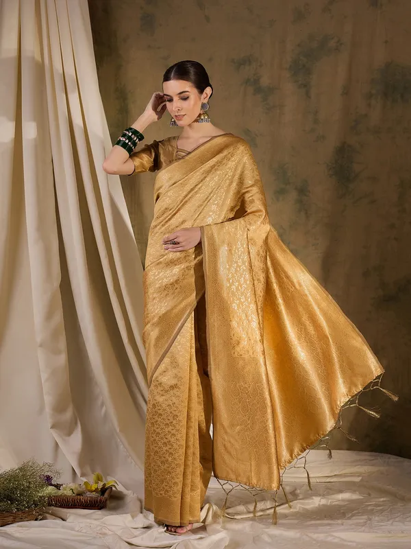 Gold_Art_Silk_Woven_Banarasi_Saree_With_Unstitched_Blouse_For_Women