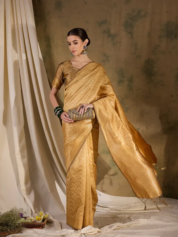 Gold_Art_Silk_Woven_Banarasi_Saree_With_Unstitched_Blouse_For_Women