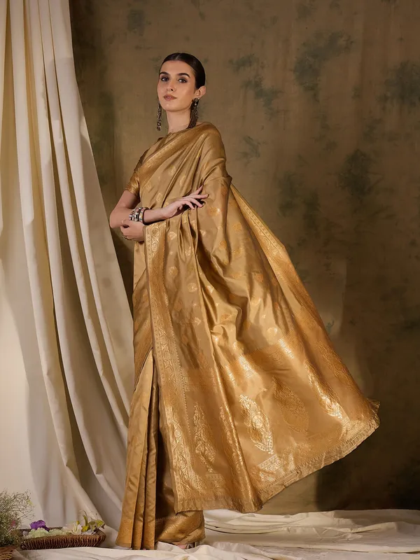 Beige_Art_Silk_Woven_Banarasi_Saree_With_Unstitched_Blouse_For_Women