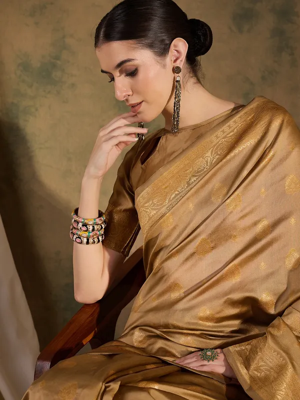 Beige_Art_Silk_Woven_Banarasi_Saree_With_Unstitched_Blouse_For_Women