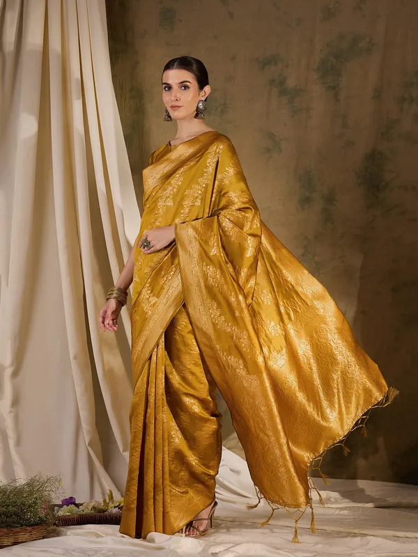 Mustard_Art_Silk_Woven_Banarasi_Saree_With_Unstitched_Blouse_For_Women