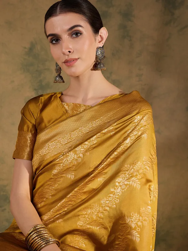 Mustard_Art_Silk_Woven_Banarasi_Saree_With_Unstitched_Blouse_For_Women