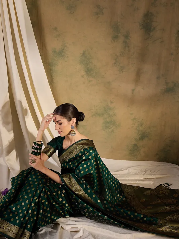 Green_Art_Silk_Woven_Banarasi_Saree_With_Unstitched_Blouse_For_Women