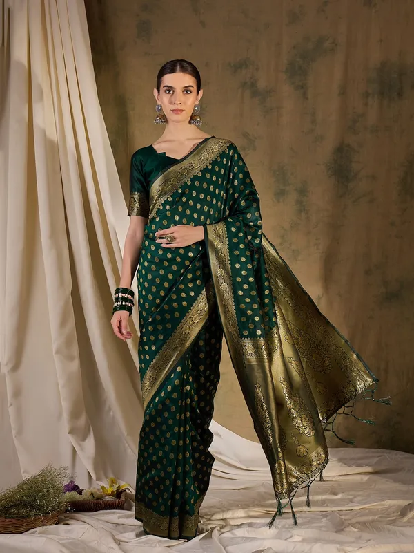 Green_Art_Silk_Woven_Banarasi_Saree_With_Unstitched_Blouse_For_Women