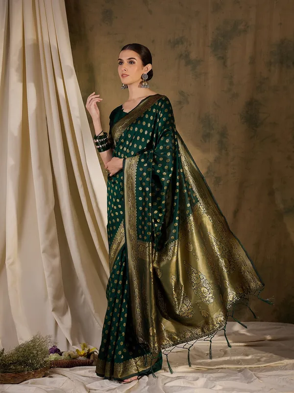 Green_Art_Silk_Woven_Banarasi_Saree_With_Unstitched_Blouse_For_Women