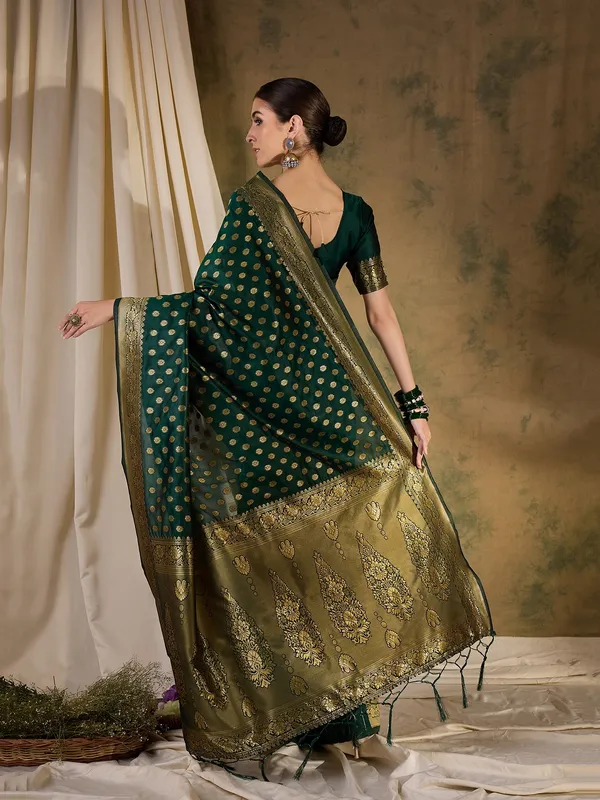 Green_Art_Silk_Woven_Banarasi_Saree_With_Unstitched_Blouse_For_Women