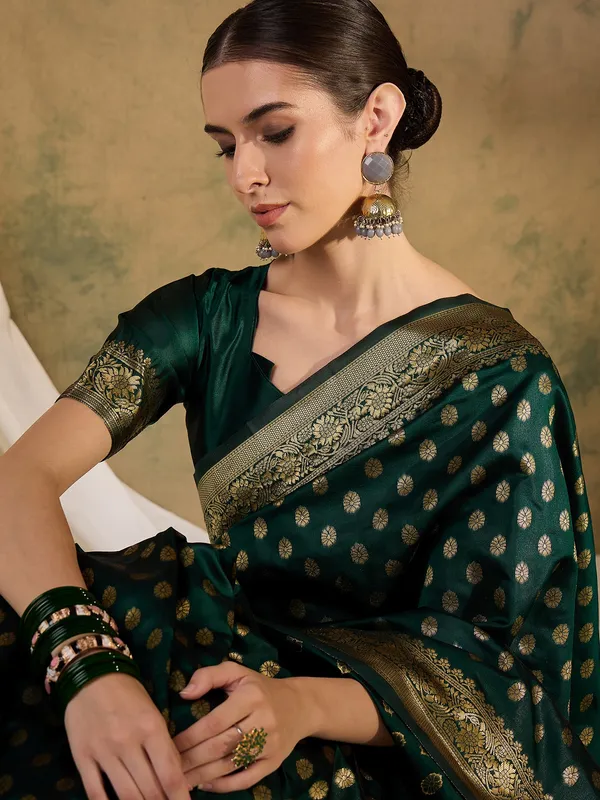 Green_Art_Silk_Woven_Banarasi_Saree_With_Unstitched_Blouse_For_Women