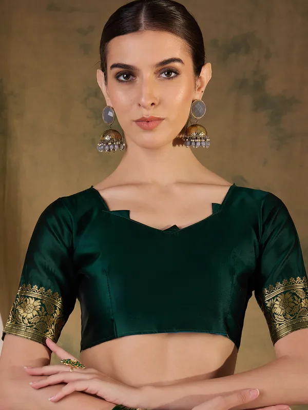Green_Art_Silk_Woven_Banarasi_Saree_With_Unstitched_Blouse_For_Women