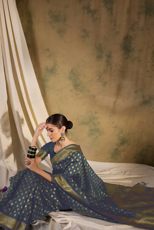 Grey_Art_Silk_Woven_Banarasi_Saree_With_Unstitched_Blouse_For_Women