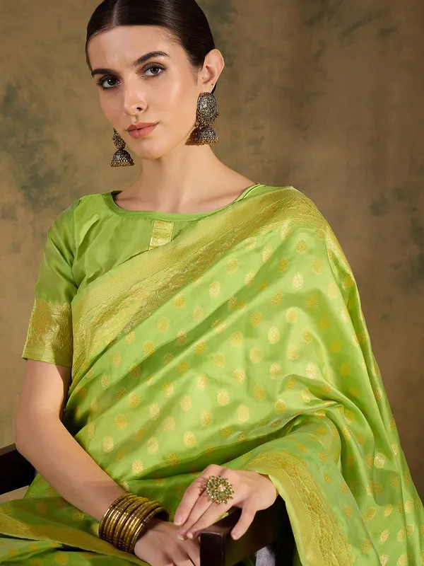 Green_Art_Silk_Woven_Banarasi_Saree_With_Unstitched_Blouse_For_Women