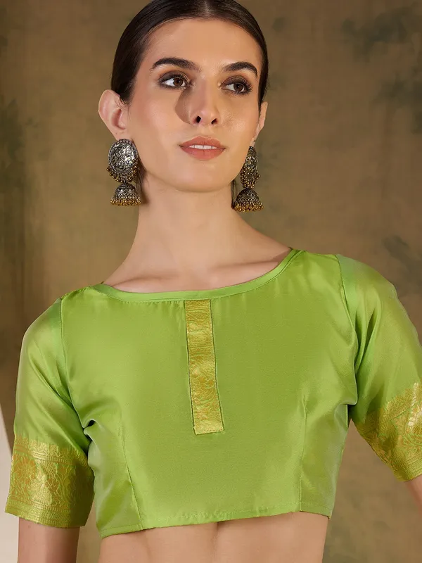 Green_Art_Silk_Woven_Banarasi_Saree_With_Unstitched_Blouse_For_Women