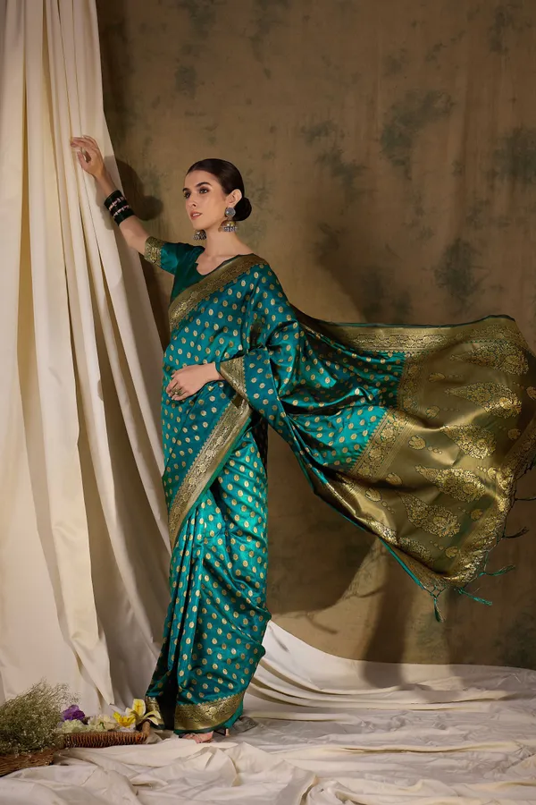 Green_Art_Silk_Woven_Banarasi_Saree_With_Unstitched_Blouse_For_Women