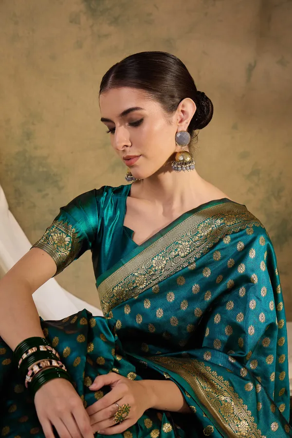 Green_Art_Silk_Woven_Banarasi_Saree_With_Unstitched_Blouse_For_Women