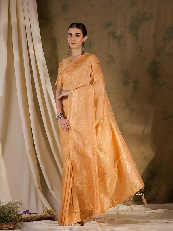 Gold_Art_Silk_Woven_Banarasi_Saree_With_Unstitched_Blouse_For_Women