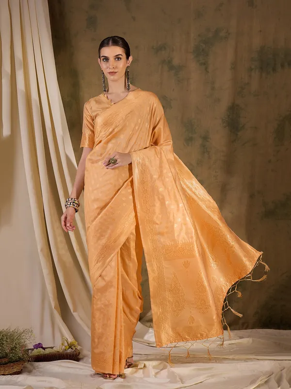 Gold_Art_Silk_Woven_Banarasi_Saree_With_Unstitched_Blouse_For_Women