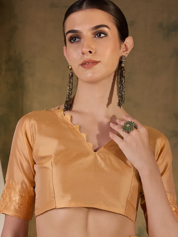 Gold_Art_Silk_Woven_Banarasi_Saree_With_Unstitched_Blouse_For_Women