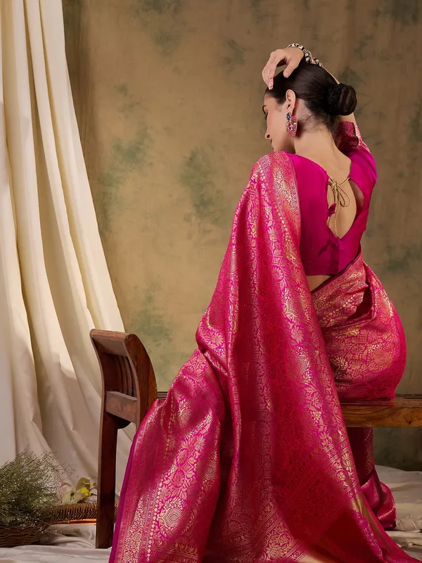 Pink_Art_Silk_Woven_Banarasi_Saree_With_Unstitched_Blouse_For_Women
