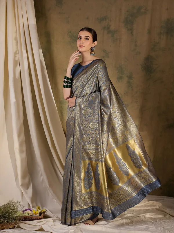 Grey_Art_Silk_Woven_Banarasi_Saree_With_Unstitched_Blouse_For_Women
