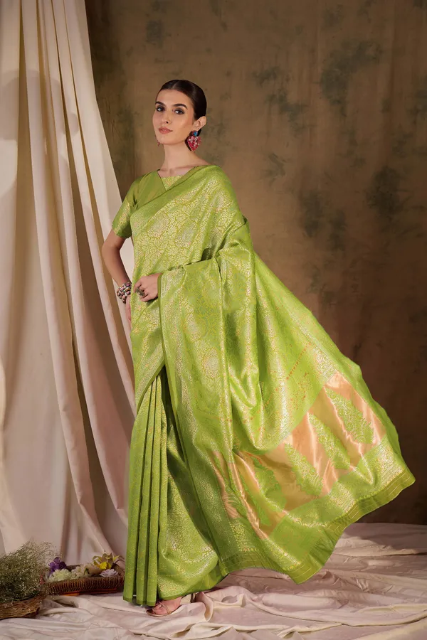 Green_Art_Silk_Woven_Banarasi_Saree_With_Unstitched_Blouse_For_Women