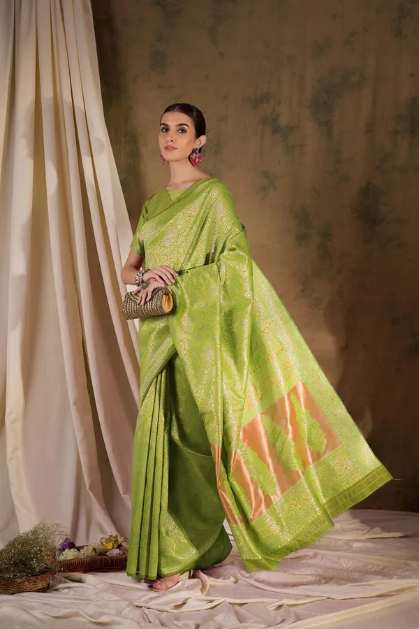 Green_Art_Silk_Woven_Banarasi_Saree_With_Unstitched_Blouse_For_Women