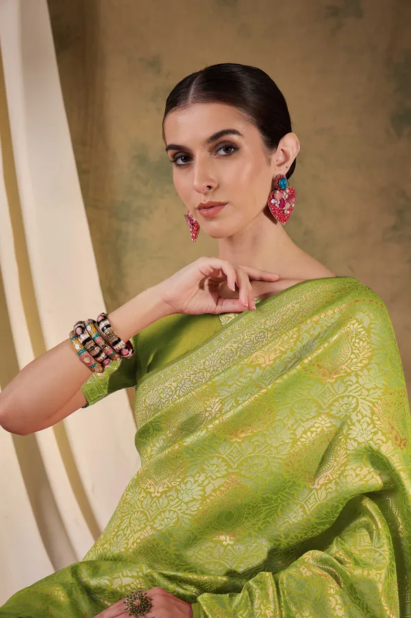 Green_Art_Silk_Woven_Banarasi_Saree_With_Unstitched_Blouse_For_Women