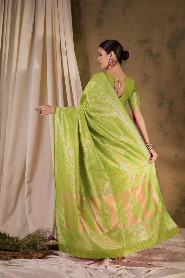 Green_Art_Silk_Woven_Banarasi_Saree_With_Unstitched_Blouse_For_Women