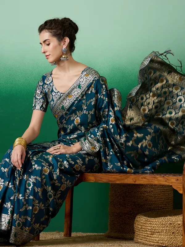 Green_Art_Silk_Woven_Banarasi_Saree_With_Unstitched_Blouse_For_Women