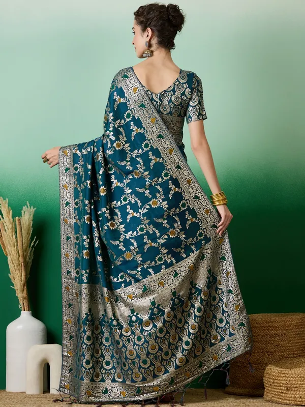 Green_Art_Silk_Woven_Banarasi_Saree_With_Unstitched_Blouse_For_Women