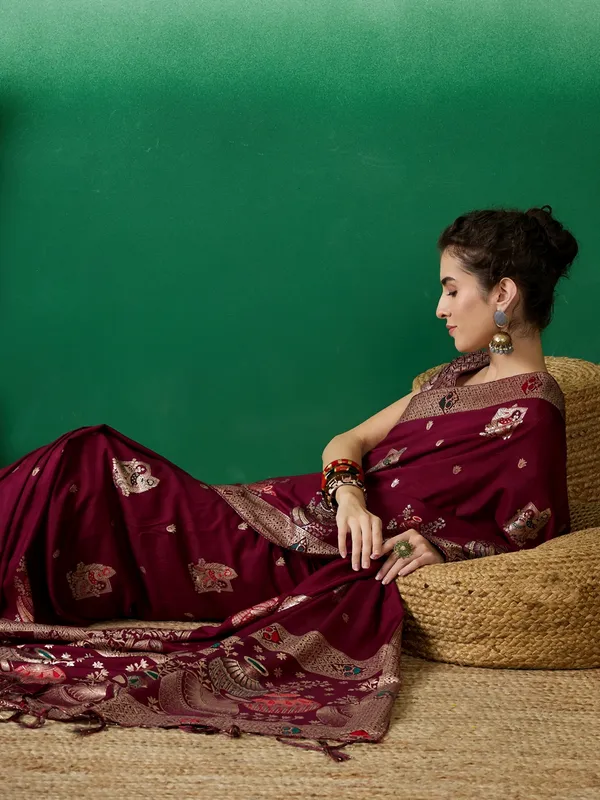 Maroon_Art_Silk_Woven_Banarasi_Saree_With_Unstitched_Blouse_For_Women