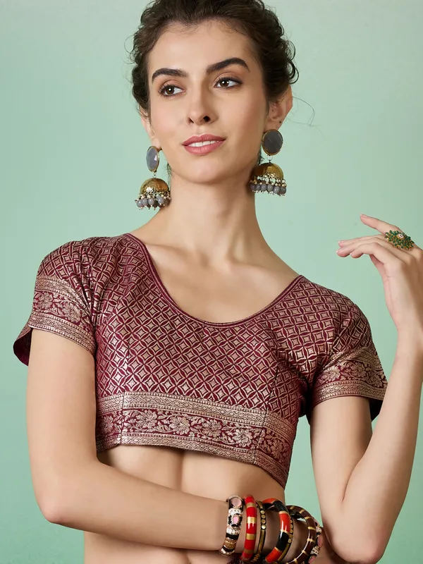 Maroon_Art_Silk_Woven_Banarasi_Saree_With_Unstitched_Blouse_For_Women