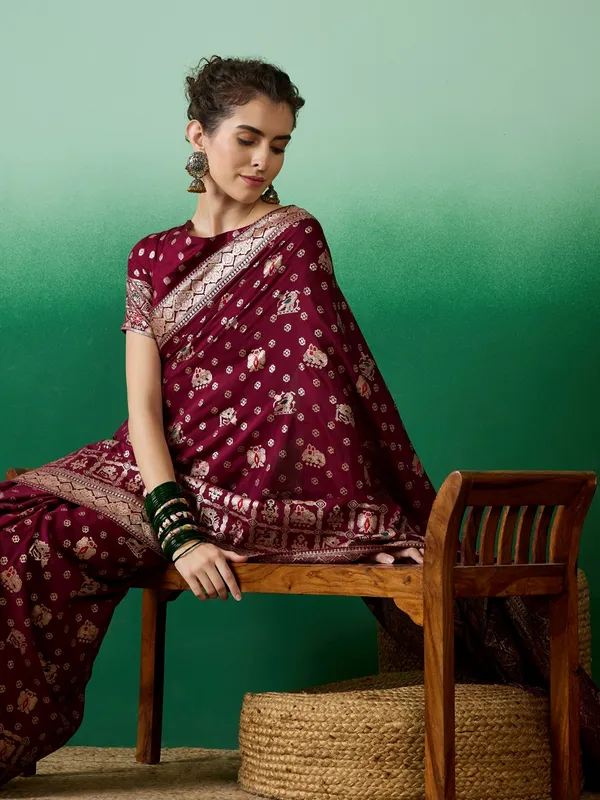 Maroon_Art_Silk_Woven_Banarasi_Saree_With_Unstitched_Blouse_For_Women