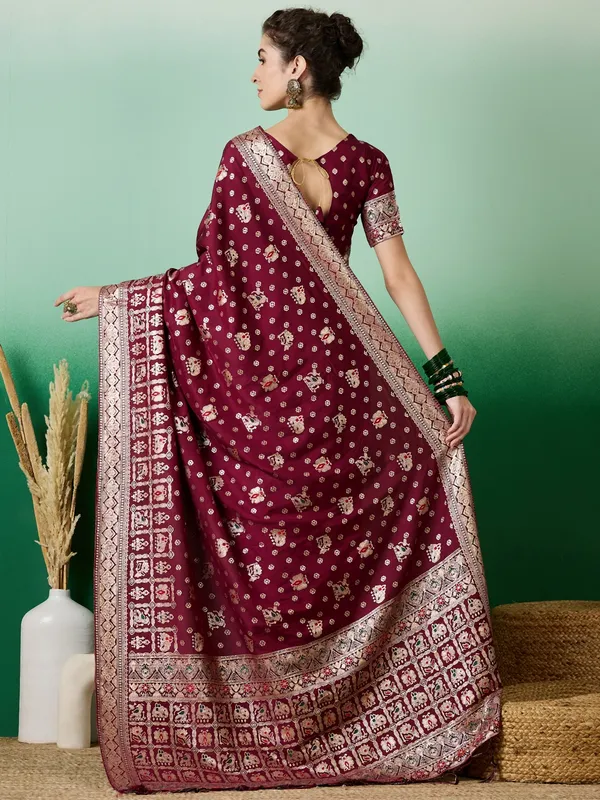 Maroon_Art_Silk_Woven_Banarasi_Saree_With_Unstitched_Blouse_For_Women