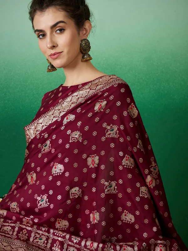 Maroon_Art_Silk_Woven_Banarasi_Saree_With_Unstitched_Blouse_For_Women