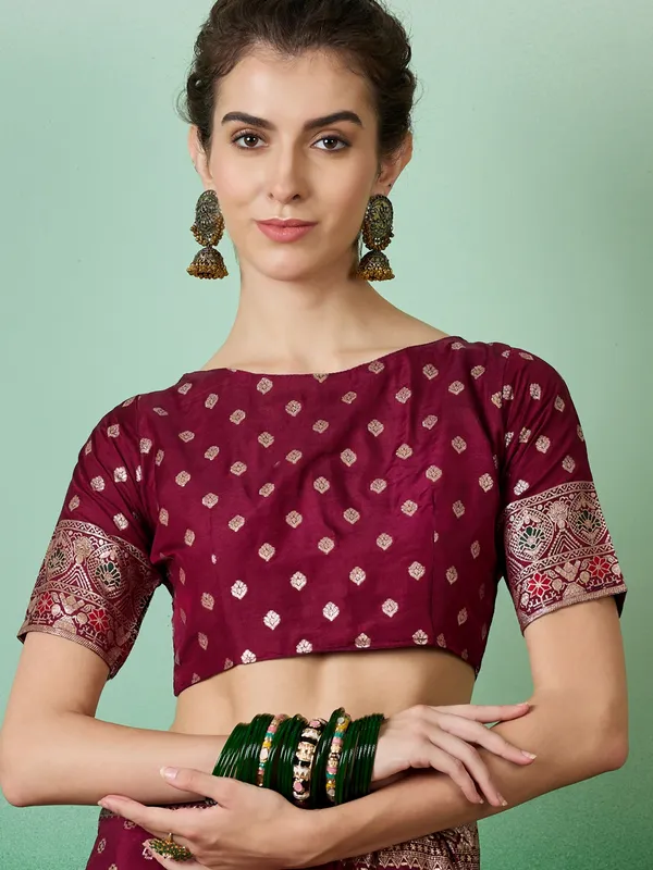 Maroon_Art_Silk_Woven_Banarasi_Saree_With_Unstitched_Blouse_For_Women